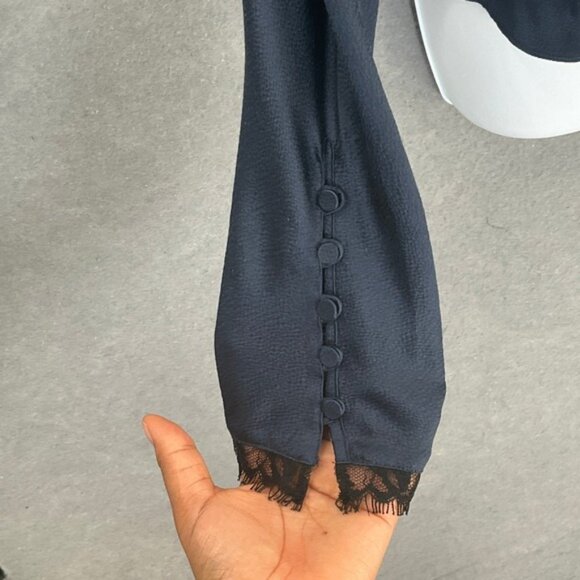 FRAME Top Womens Sz M Navy Silk Mock Neck Dainty Lace Trim Renaissance Romantic - Picture 6 of 12